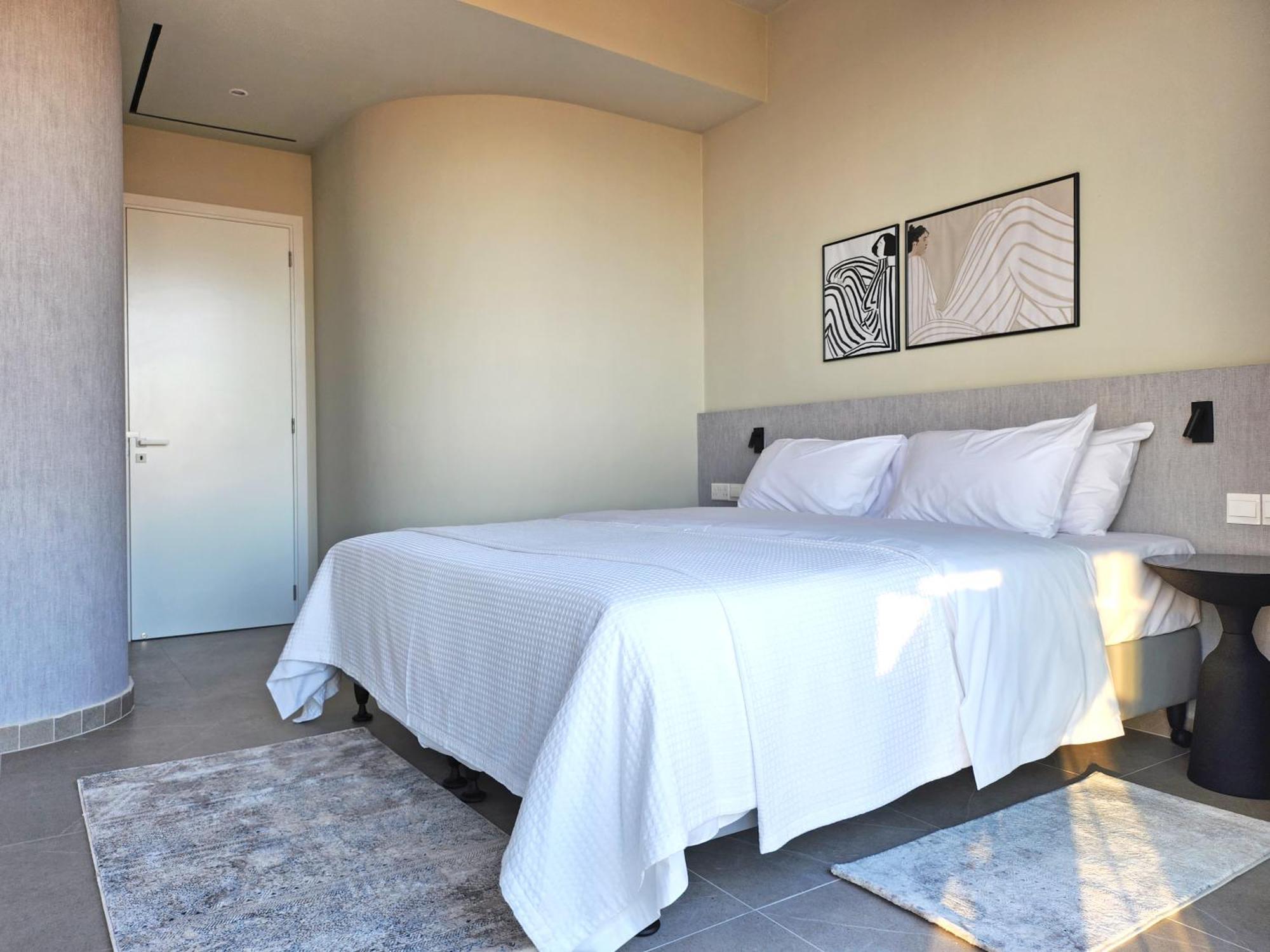 Aeon Residences - In The Heart Of Paphos Exterior photo