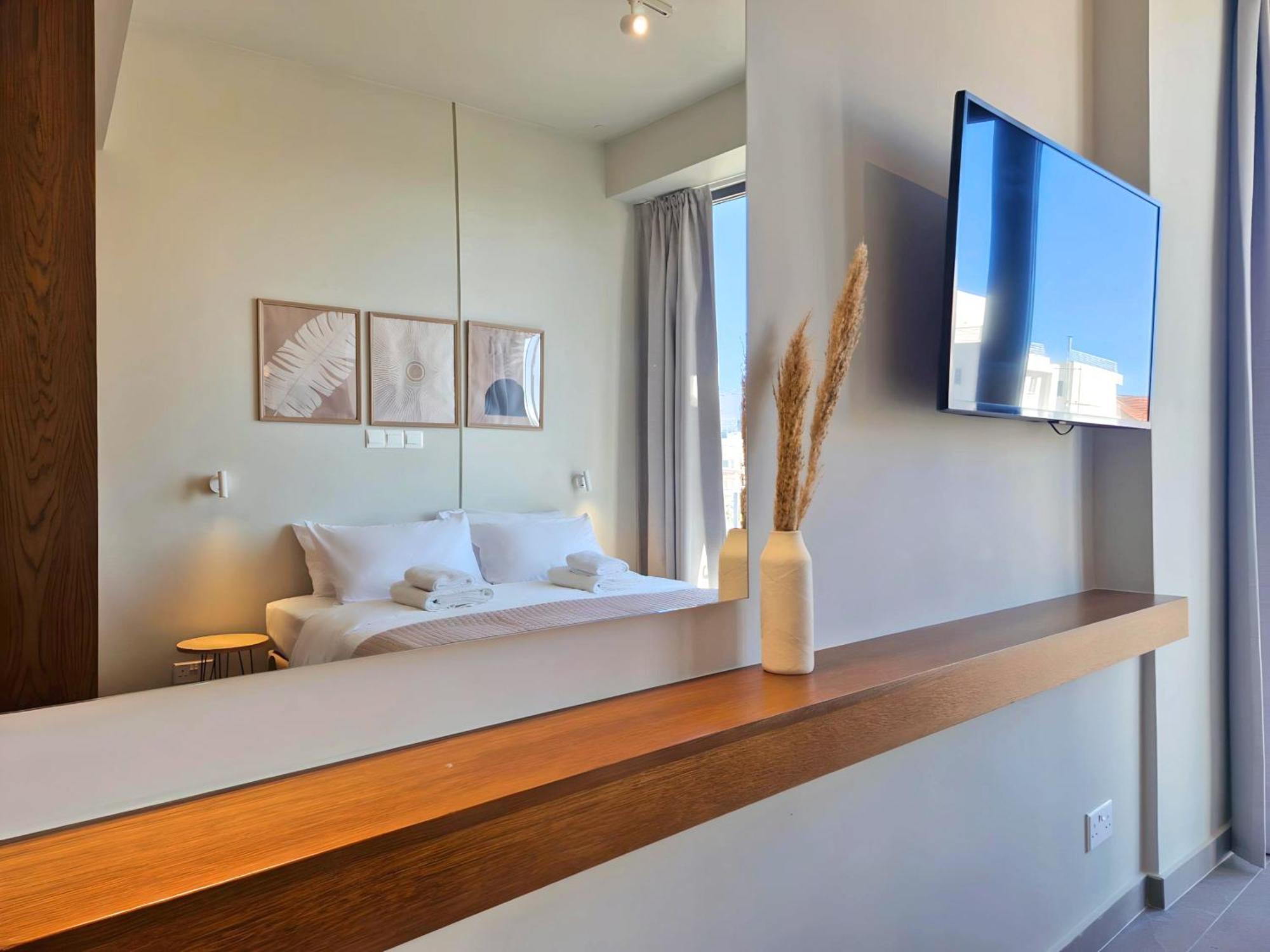 Aeon Residences - In The Heart Of Paphos Exterior photo